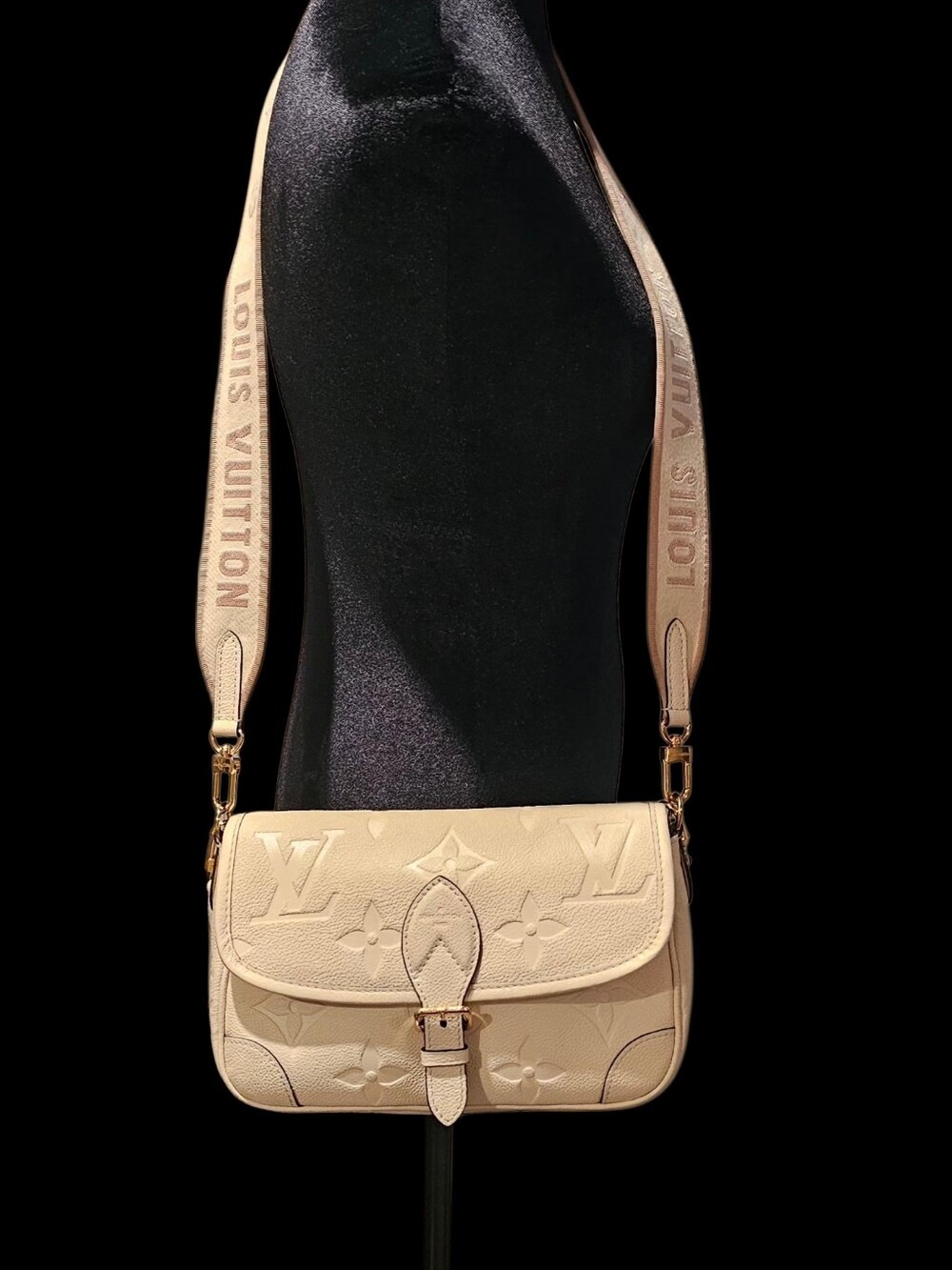 💕👜AUTHENTIC Louis Vuitton Diane Crossbody w/Orig. Dust Bag & Box